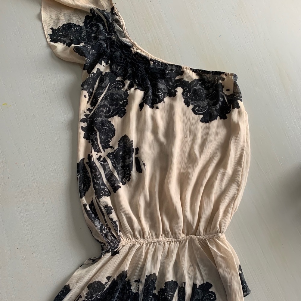 Women’s size small Guess shirt